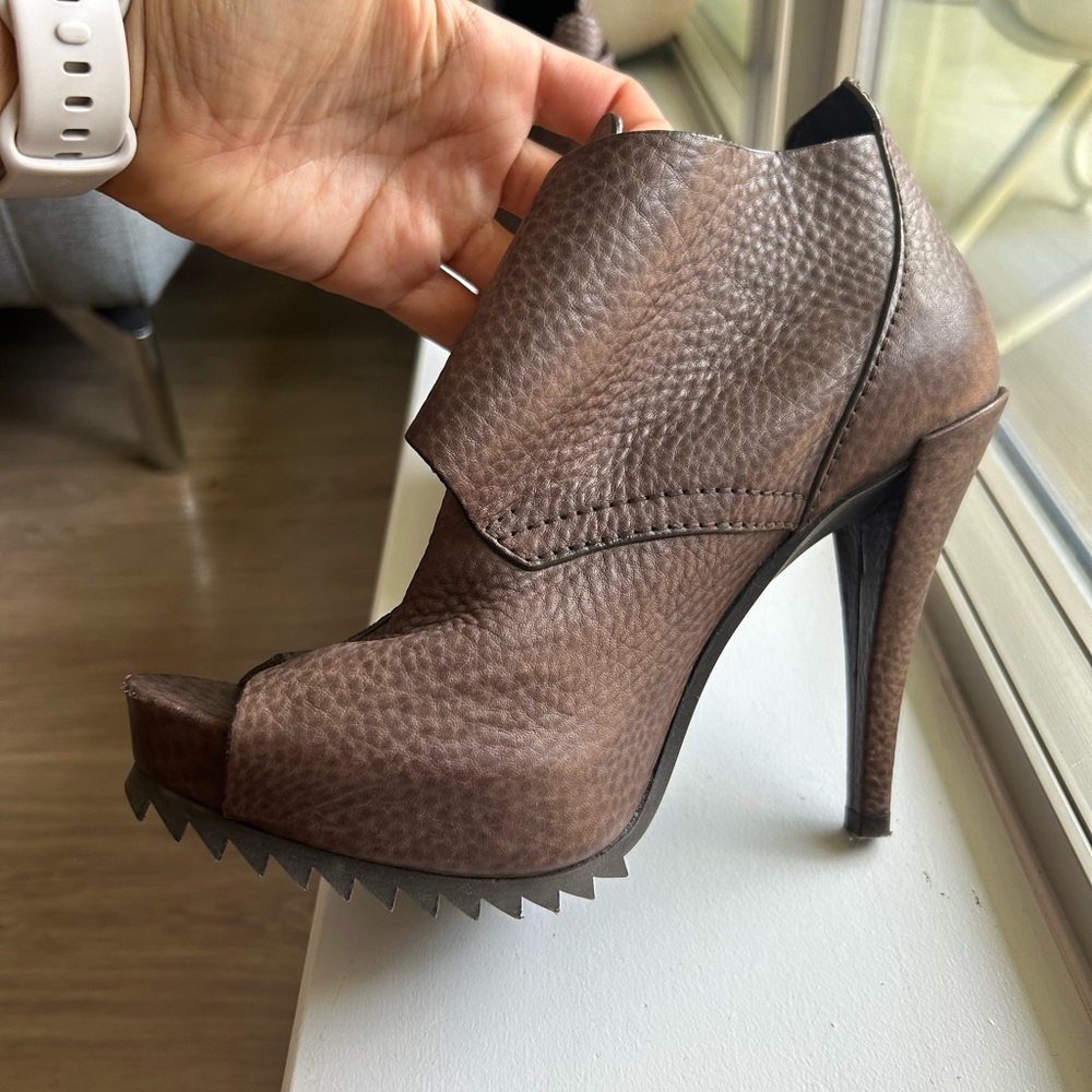 Chenoa Cervo Peep Toe Bootie in Silt heel Pedro garcia